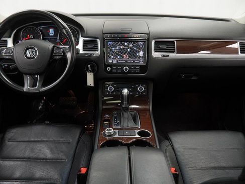 Used 2016 Volkswagen Touareg VR6 image 26