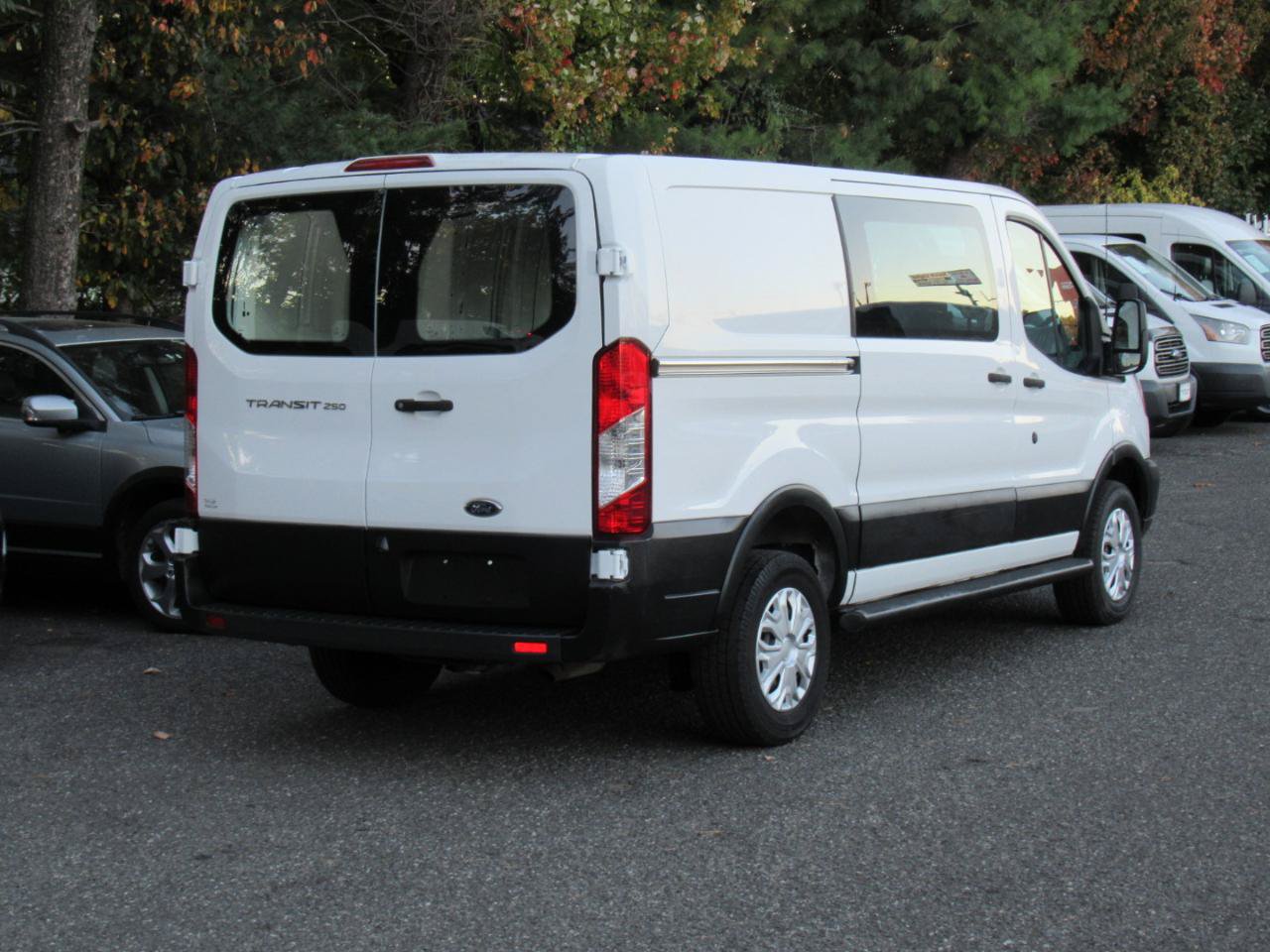 Used 2019 Ford Transit 250 130 Low Roof w/ Exterior Upgrade Package RWD image 5