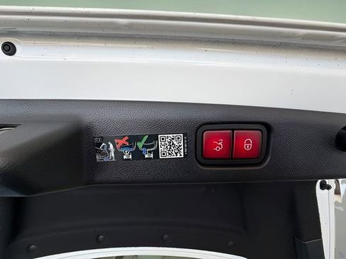 Used 2025 Mercedes-Benz E 350 Sedan image 29