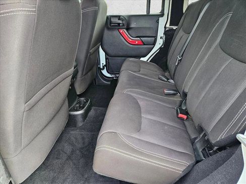 Used 2014 Jeep Wrangler Unlimited Rubicon w/ Connectivity Group image 17