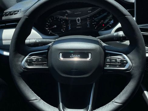 Used 2025 Jeep Compass Limited AWD/4WD image 13