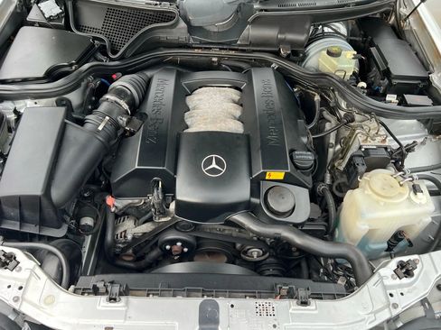 Used 2000 Mercedes-Benz E 320 Sedan image 27