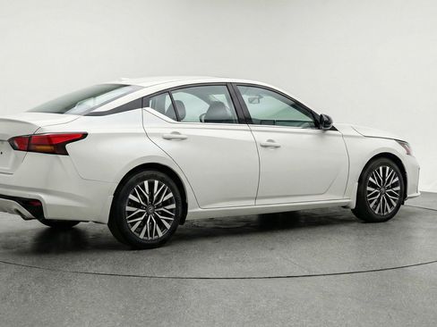 Used 2025 Nissan Altima 2.5 SV FWD image 9