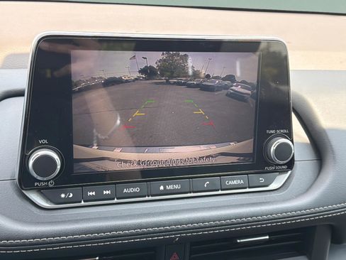 Used 2023 Nissan Rogue SV image 11