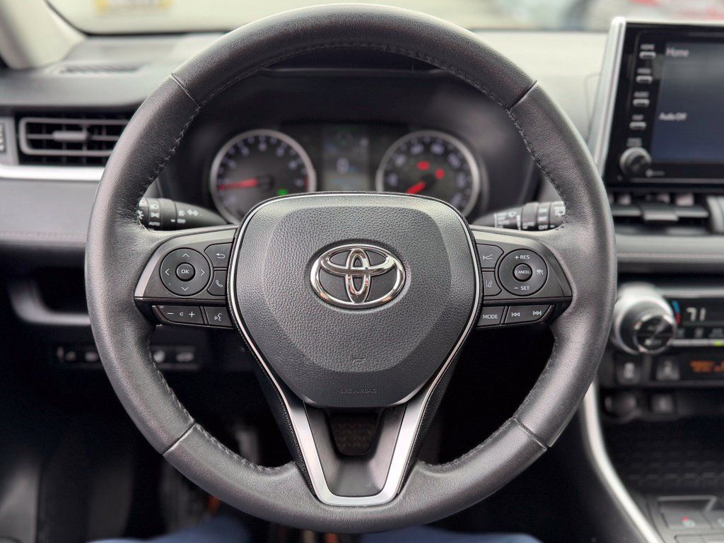 Used 2021 Toyota RAV4 XLE w/ Convenience Package AWD/4WD image 11