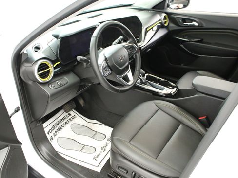 Used 2024 Chevrolet Trax ACTIV w/ Sunroof Package FWD image 22