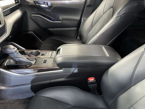 Used 2021 Toyota Highlander Platinum image 29