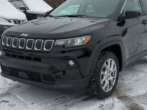Certified 2022 Jeep Compass Latitude image 11