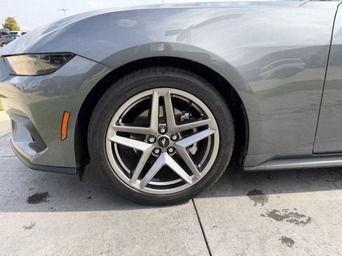 Certified 2025 Ford Mustang Coupe image 5