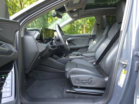 Used 2025 Audi Q6 e-tron Premium Plus w/ Premium Plus AWD/4WD image 12