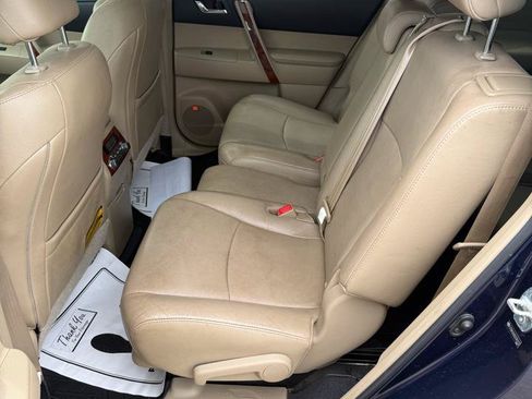 Used 2012 Toyota Highlander Limited w/ Tow Pkg AWD/4WD image 11
