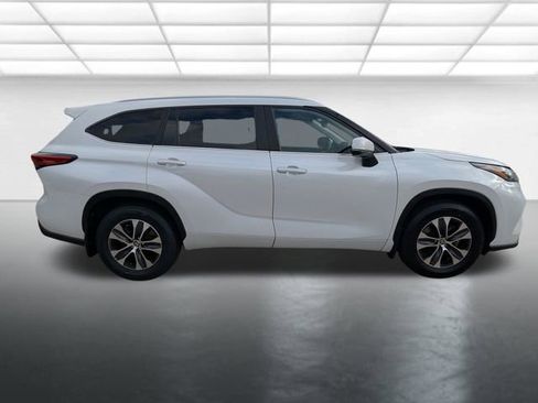Used 2023 Toyota Highlander XLE image 30