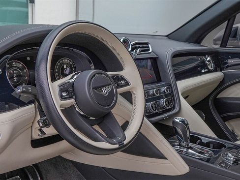 Certified 2024 Bentley Bentayga Extended Wheelbase image 19