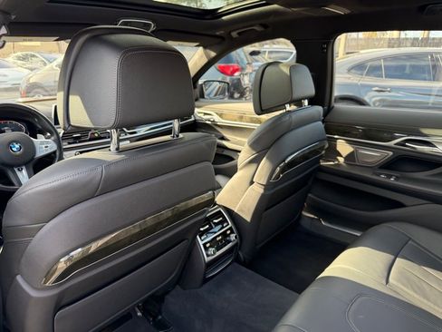 Used 2022 BMW 740i w/ M Sport Package image 24