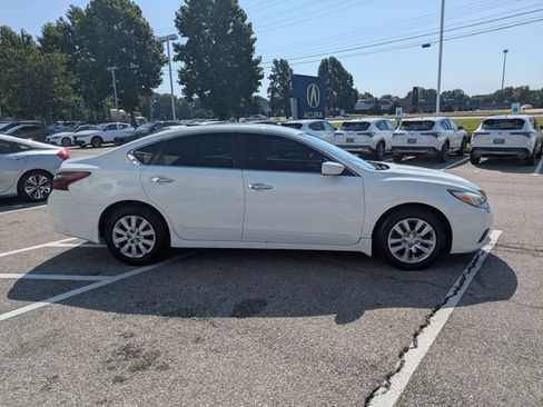 Used 2018 Nissan Altima 2.5 S w/ S Convenience Package FWD image 9