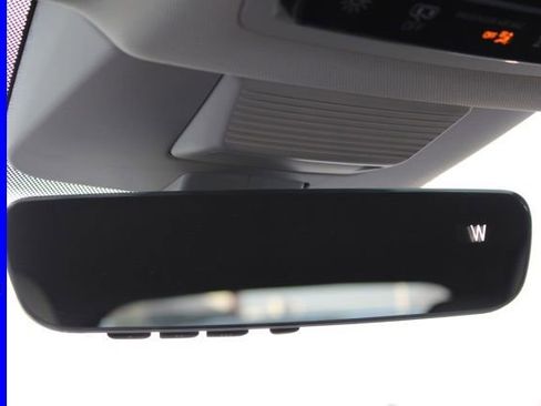 Used 2025 Volkswagen Tiguan SE image 41