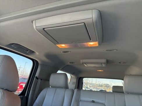 Used 2014 GMC Yukon XL SLT w/ SLT-2 Equipment Package image 12