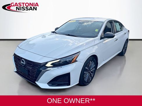 Used 2025 Nissan Altima 2.5 SV FWD image 3