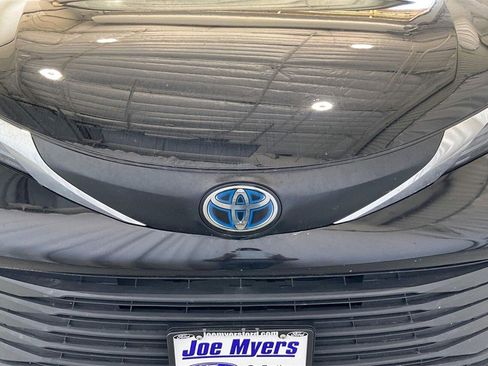 Used 2022 Toyota Sienna LE image 27