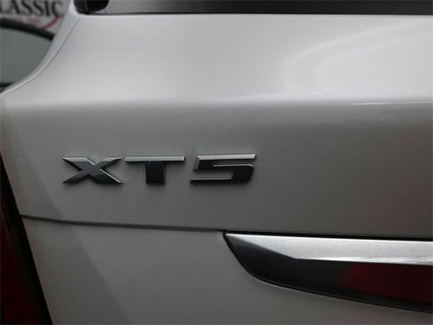 Used 2025 Cadillac XT5 Premium Luxury image 19