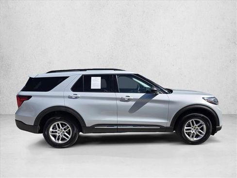 Used 2025 Ford Explorer Active image 4
