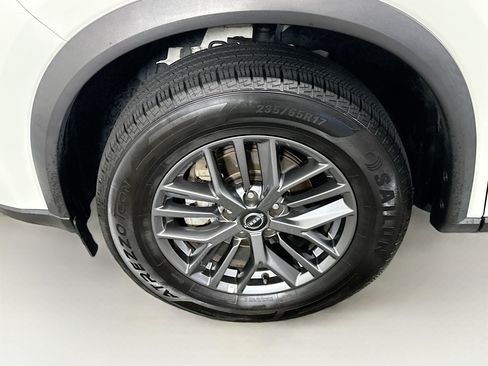 Used 2024 Nissan Rogue S AWD/4WD image 11