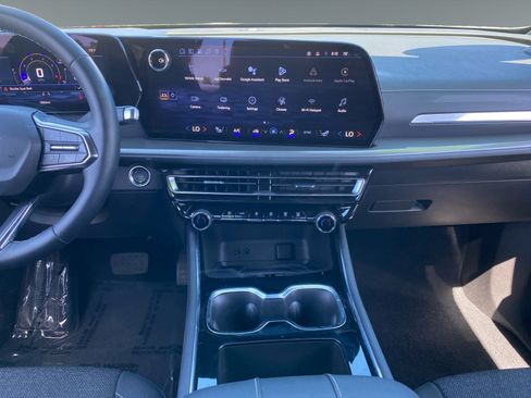 Used 2026 Chevrolet Traverse LT w/ LPO, Floor Liner Package FWD image 11