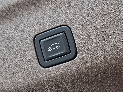 Used 2021 GMC Yukon Denali w/ Denali Premium Package image 31