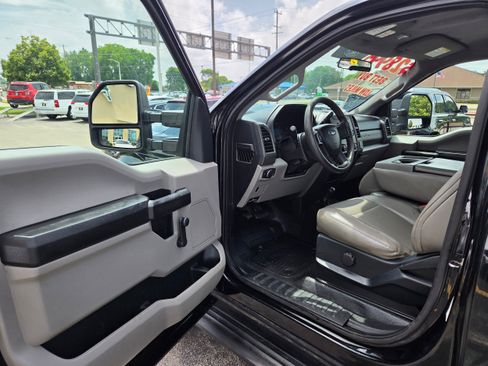 Used 2017 Ford F250 XL w/ Snow Plow Prep Package AWD/4WD image 5