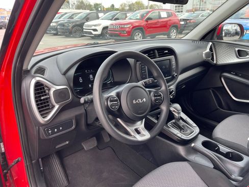 Used 2024 Kia Soul LX w/ Option Group 015 FWD image 11