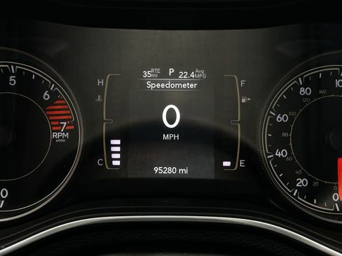 Used 2021 Jeep Cherokee Latitude Plus FWD image 14