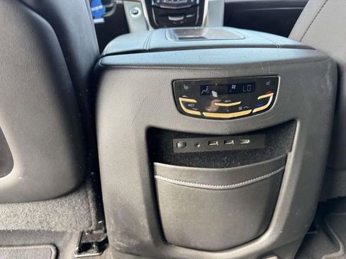 Used 2019 Cadillac Escalade Premium Luxury RWD image 17