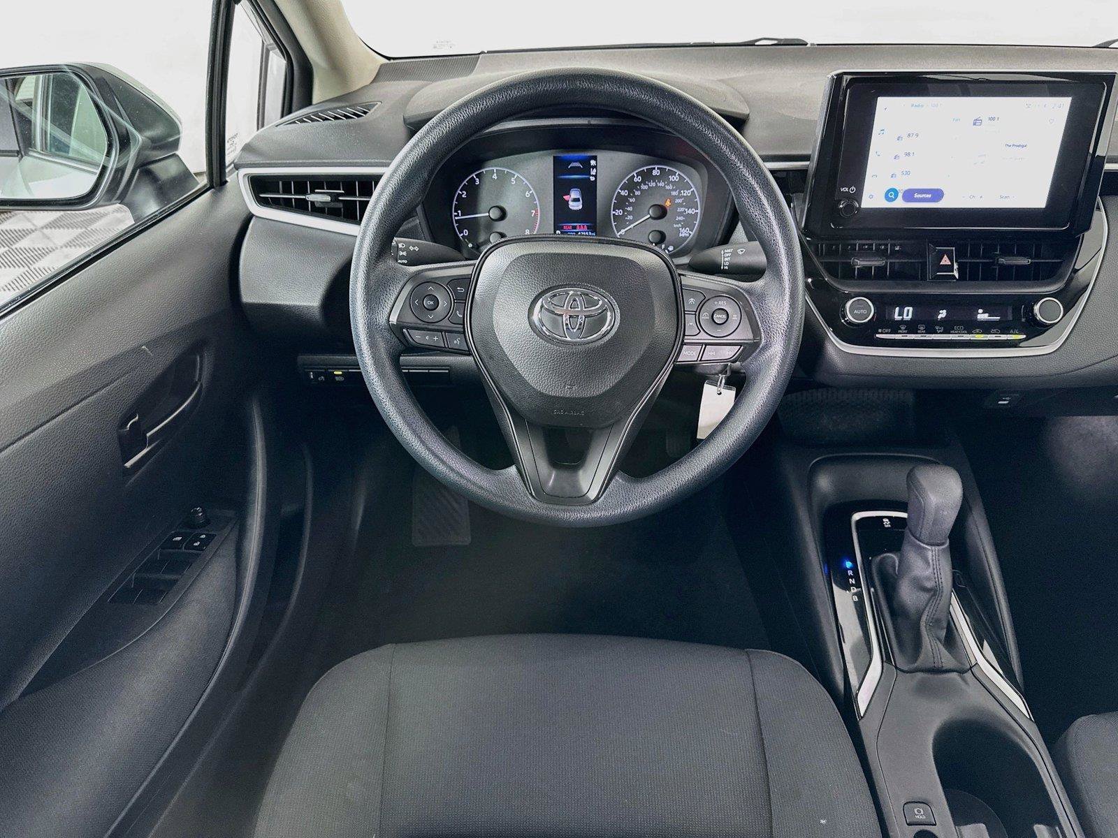 Used 2025 Toyota Corolla LE FWD image 2