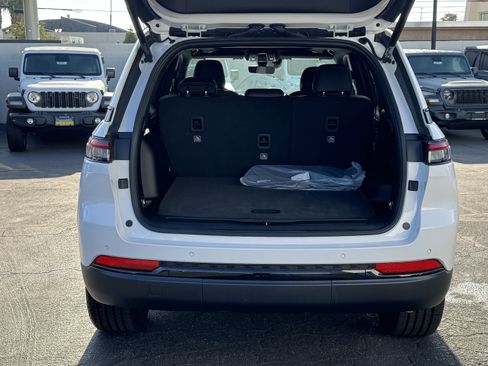 New 2025 Jeep Grand Cherokee Altitude image 15