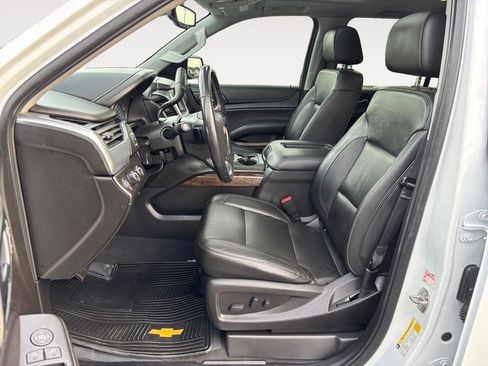 Used 2019 Chevrolet Suburban LT AWD/4WD image 7