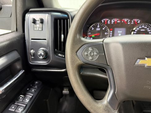 Used 2018 Chevrolet Silverado 1500 Custom w/ Custom Value Package AWD/4WD image 28
