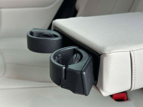 Used 2025 Mercedes-Benz GLB 250 4MATIC image 10