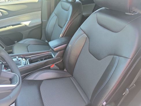 Used 2024 Jeep Compass Latitude AWD/4WD image 14