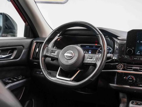 Used 2022 Nissan Pathfinder SL FWD image 15
