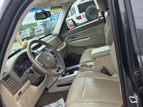 Used 2010 Jeep Liberty Limited image 9