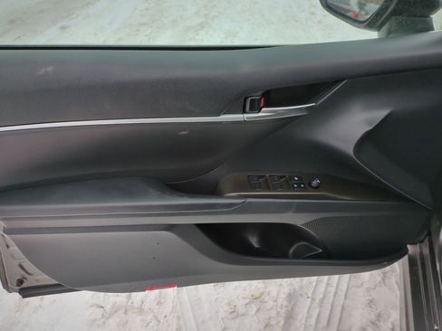 Used 2023 Toyota Camry SE image 6