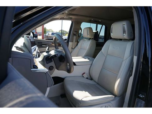 Used 2024 Cadillac Escalade Sport Platinum image 12