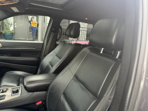 Used 2017 Jeep Grand Cherokee Limited AWD/4WD image 11
