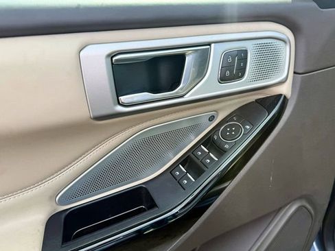 Used 2021 Ford Explorer Platinum w/ Equipment Group 601A image 11