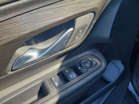 Used 2024 GMC Terrain SLE image 13