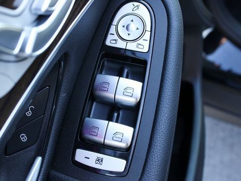 Used 2022 Mercedes-Benz GLC 300 4MATIC image 11