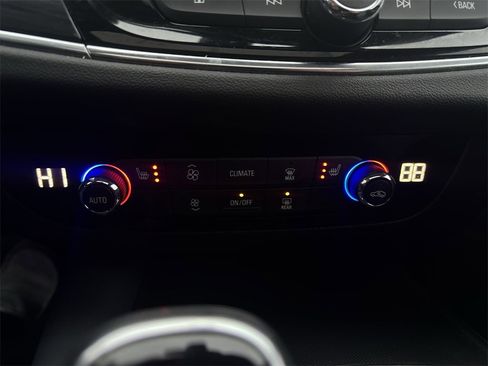 Used 2021 Buick Enclave Essence w/ Sound and Sites Package image 25