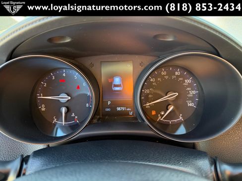 Used 2019 Toyota C-HR LE FWD image 24