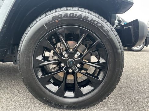 Used 2024 Jeep Wrangler Unlimited Sahara w/ Technology Group image 6