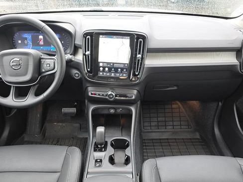 Certified 2025 Volvo XC40 B5 Core w/ Climate Package AWD/4WD image 18